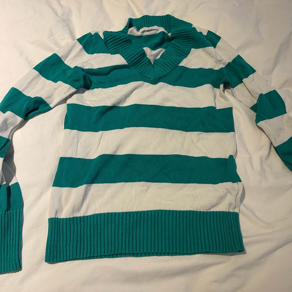 V neck sweater